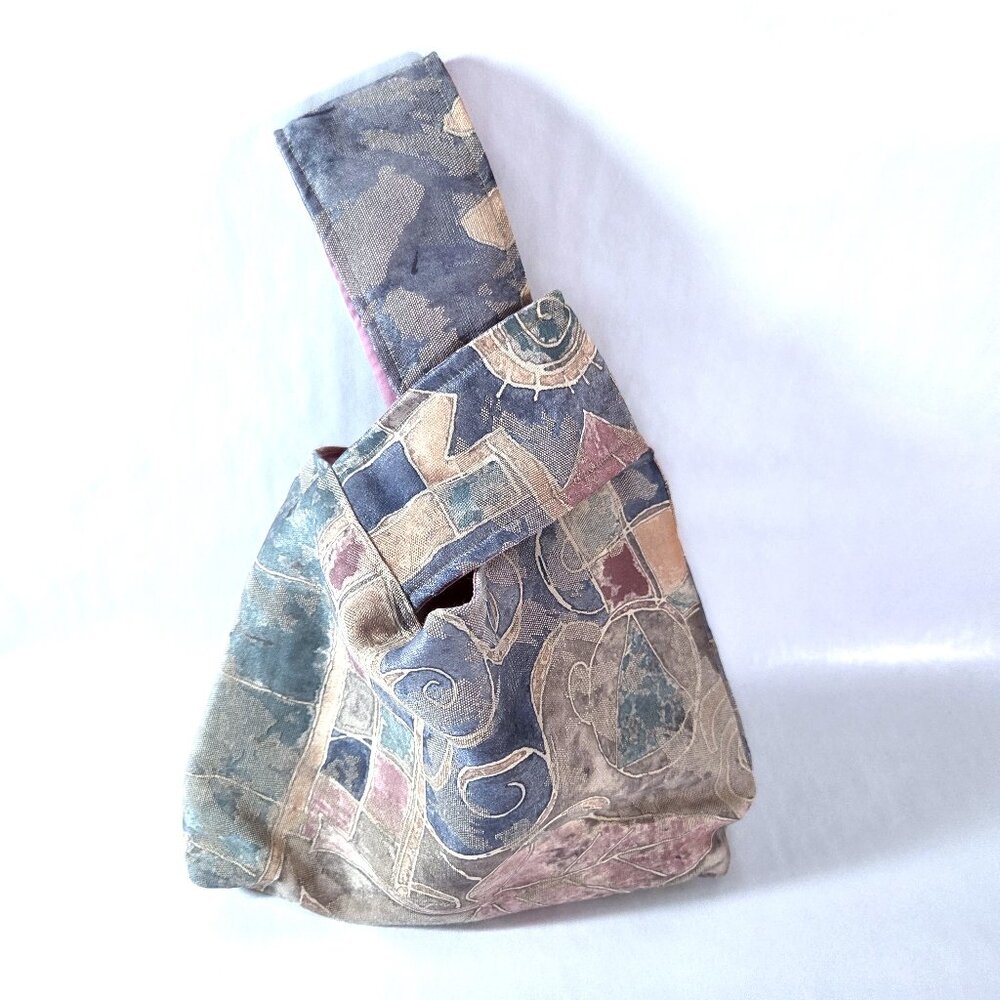 Japanese Knot Bag: Tradition, Craft, and Conscious Style with Upcycled Fabric
